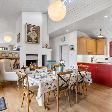 Salmon بيت للعطل Canower